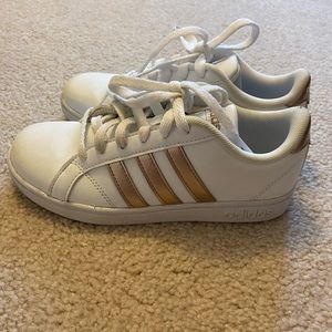 KIDS ADIDAS NEO shoes SIZE 1 ** LIKE NEW **